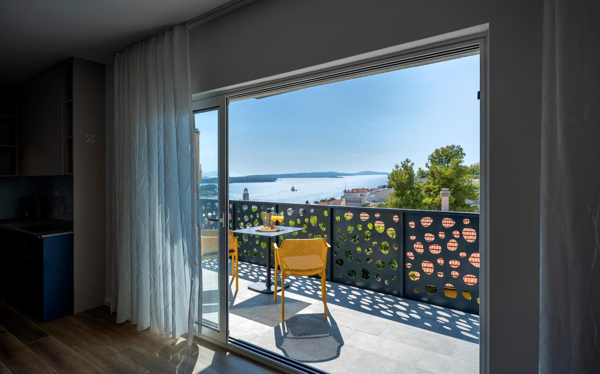 Modern, 2 Bedroom Apartment Хвар Екстериор снимка